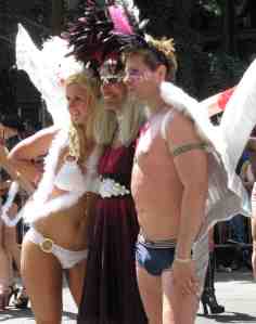 Everyone say cheese and keep your wings still.